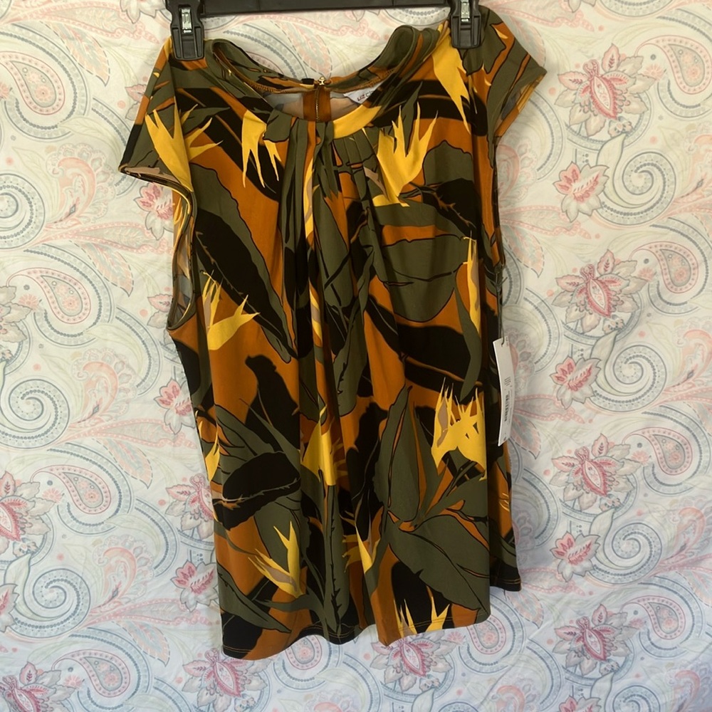 Sleeveless shirt